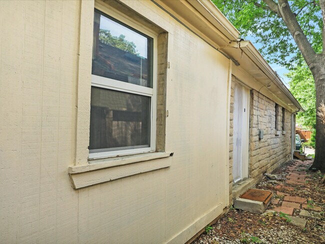 Foto del edificio - 3337 Westminster Ave