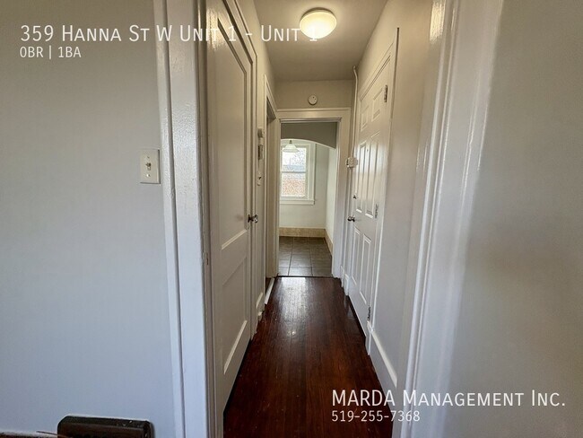 Photo du bâtiment - COZY BACHELOR NEAR DOWNTOWN WINDSOR + HYDRO & GAS