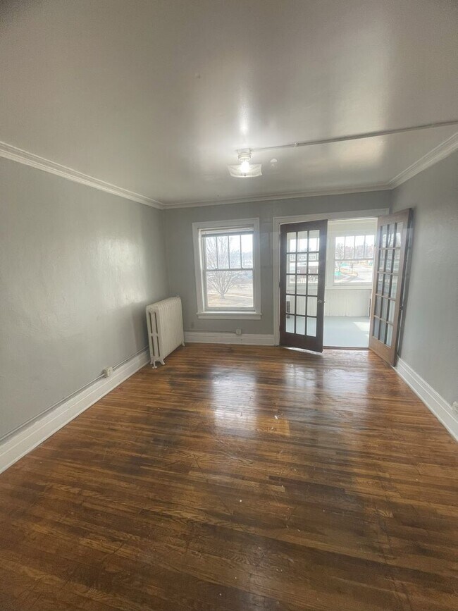 Building Photo - 609 Wellington Ct