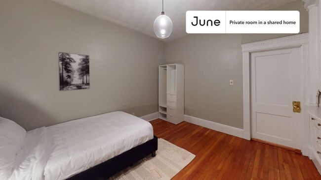 Building Photo - Room in Shared 3 bed/1 bath home