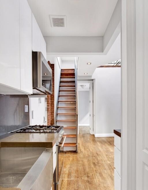 Foto del edificio - 410 E 13th St