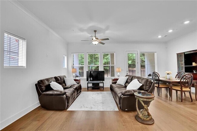 Foto del edificio - 1110 Harper Dr