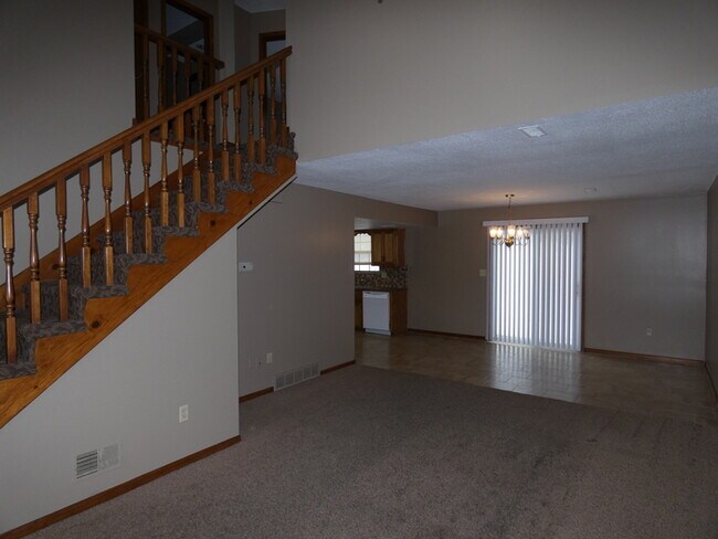 Building Photo - 413 Spring Ave