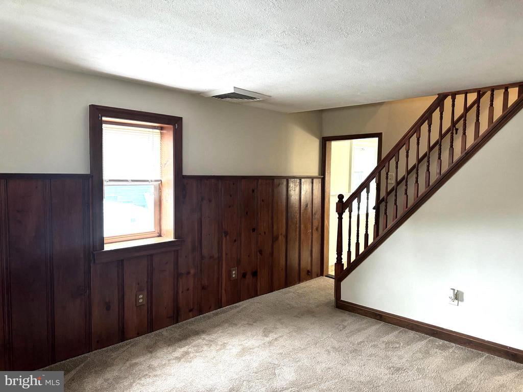 Foto principal - 9067 Baltimore St