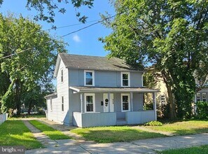 Building Photo - 629 E Quince St