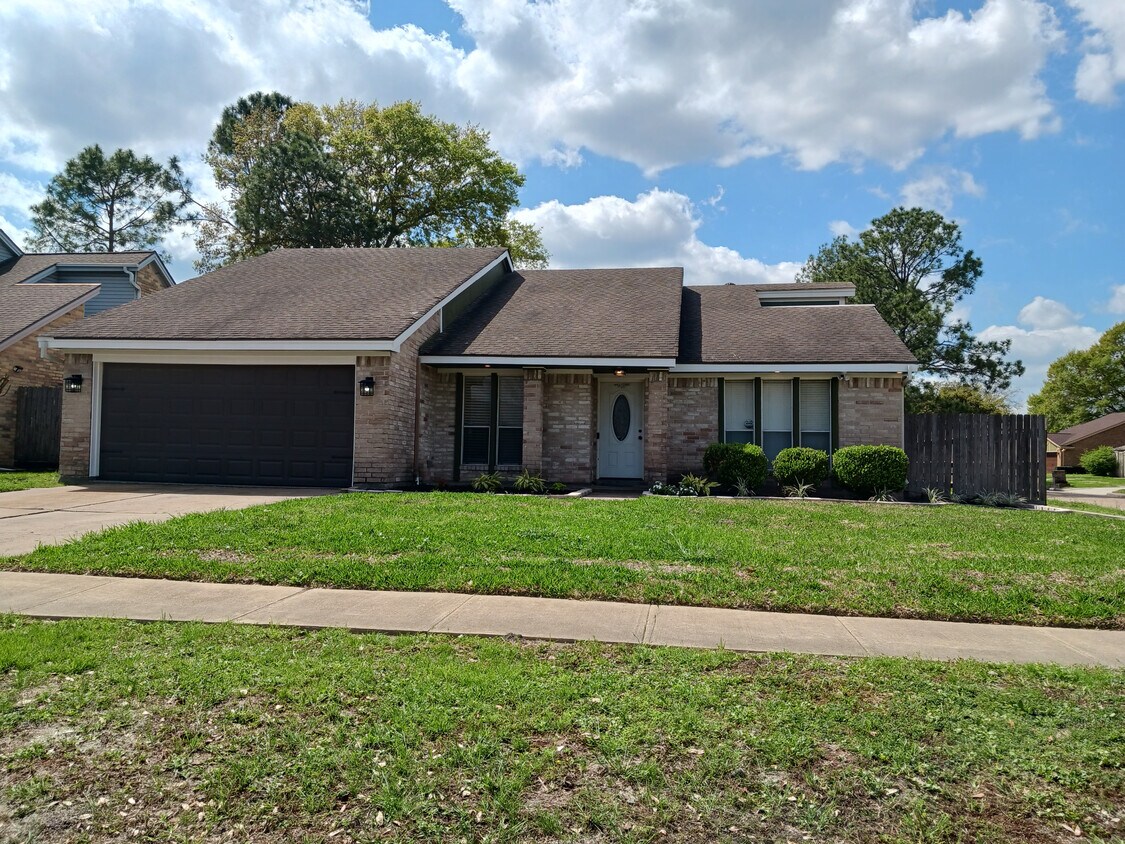 Primary Photo - 2202 Hammerwood Dr