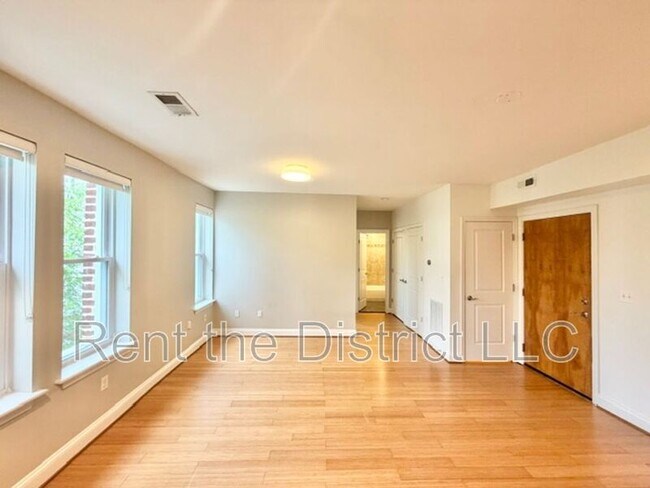 Foto del edificio - 3318 Sherman Ave NW