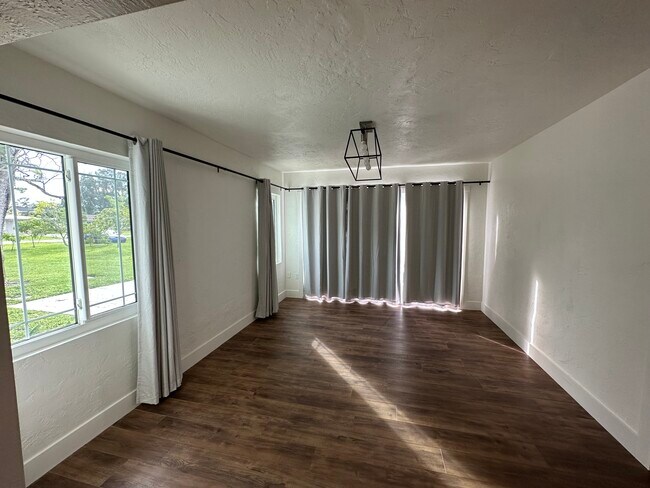 Foto del edificio - 5530 Seville Rd
