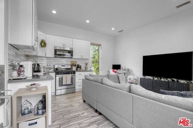 Building Photo - 7310 Woodley Ave