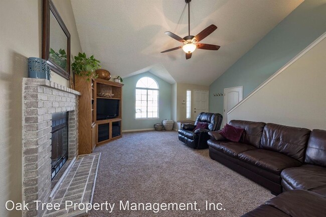 Building Photo - 3 br, 2 bath House - 1641 E. Solar Avenue