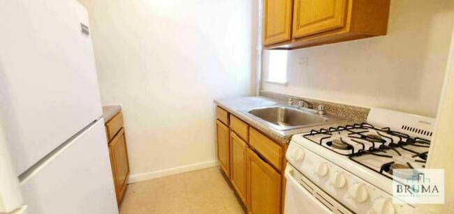 Building Photo - 2 bedroom in BRONX NY 10452