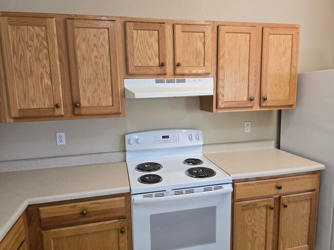 Building Photo - Three-bedroom condo in Denver boasts a lar...