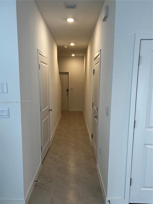 Foto del edificio - 652 NW 6th St