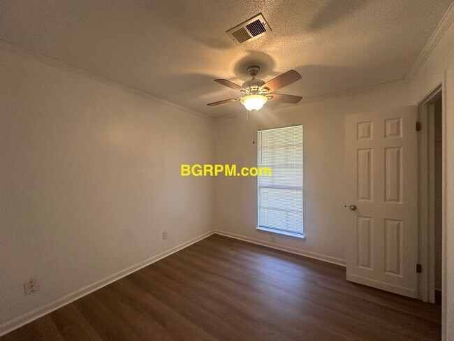 Foto del edificio - 3 BD 1 BA