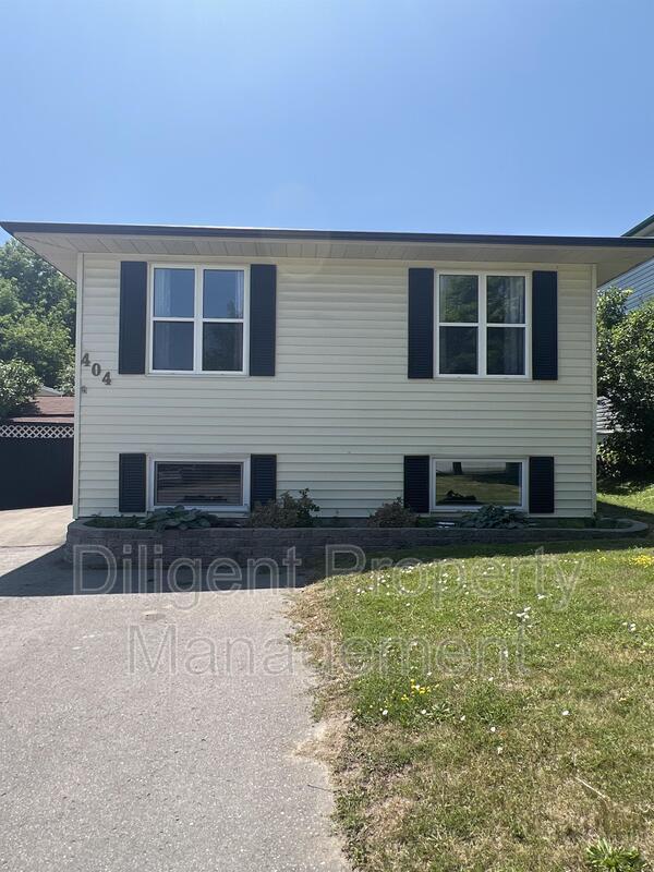 404 Crystal Dr Unit Upper, Peterborough, ON K9J 8K5 Condo for Rent in