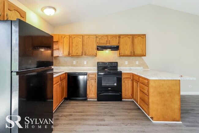 Building Photo - Beautiful 3 bedroom with rocking chair fro...