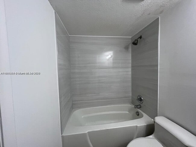 Foto del edificio - 816 NE 27th Ave