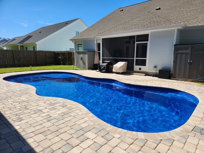 Building Photo - 5855 Vlg Rdg Wy