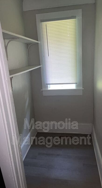 Building Photo - 216-A Walnut St.