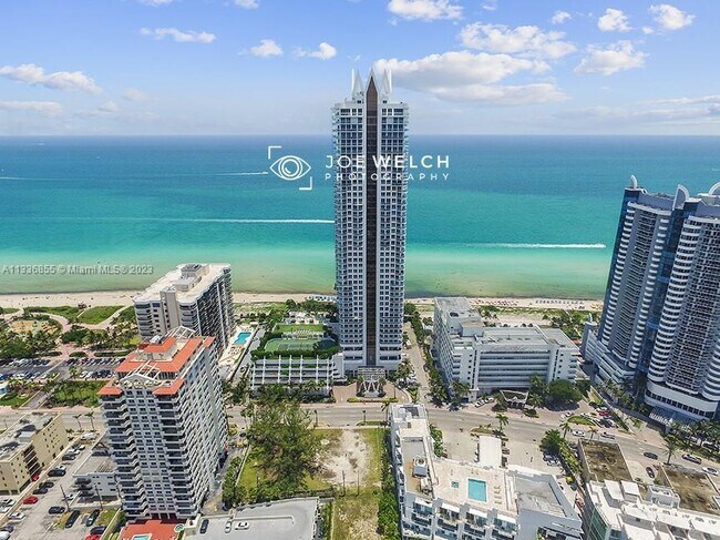 Foto del edificio - 6365 Collins Ave