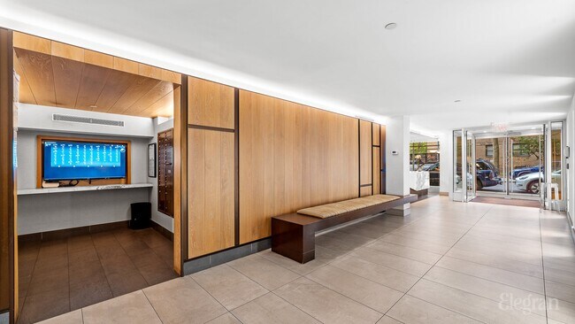 Building Photo - 420 W 25th St