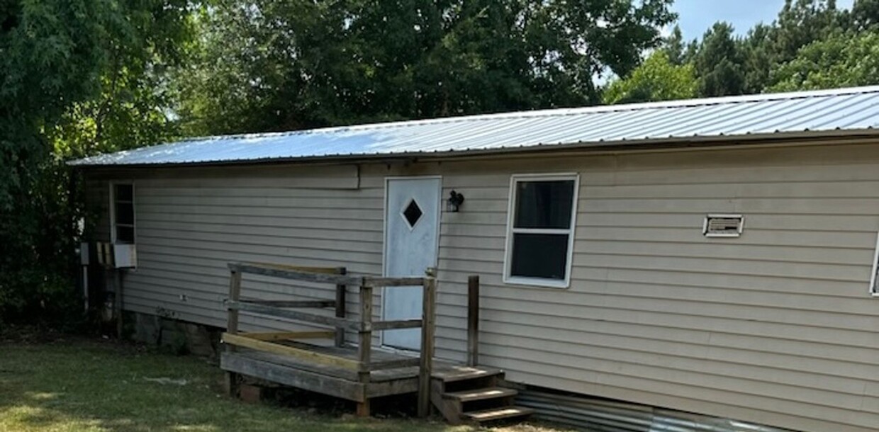 Primary Photo - $850 a month. 2 bedrooms, 1 bath. Newly re...