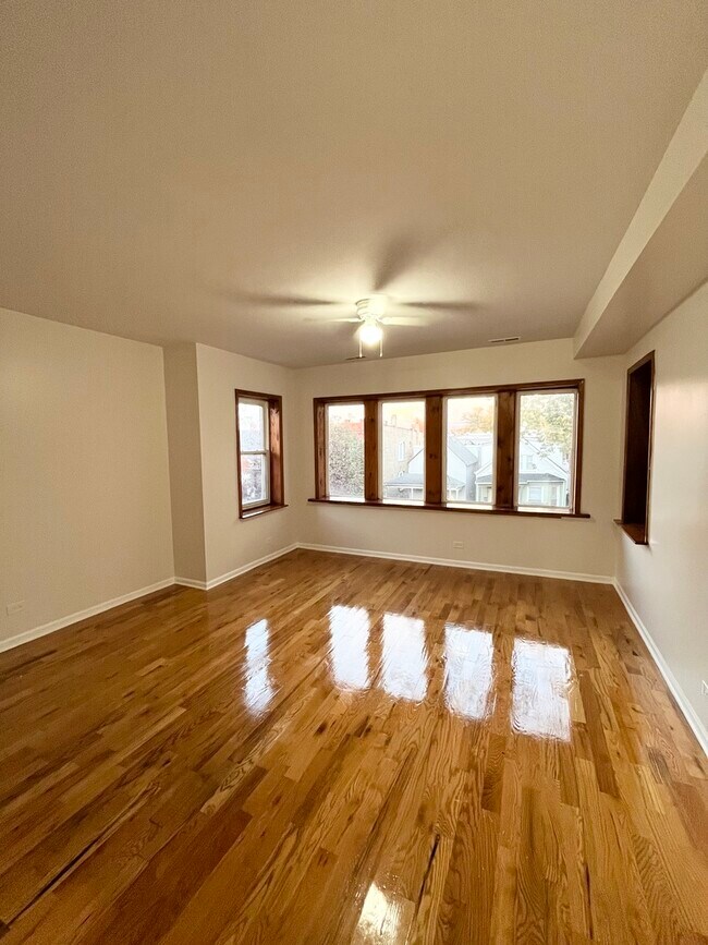 Building Photo - 1530 N Avers Ave
