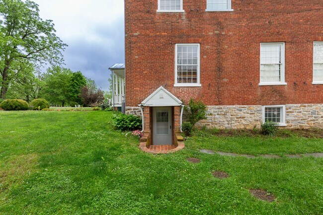 Foto del edificio - 1 bed, 1 bath, Apartment on the Smithfield Farm in Berryville, VA