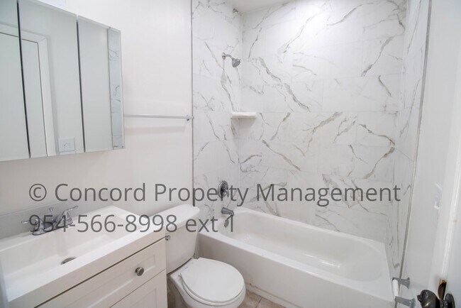 Foto del edificio - April FREE- Perfect for Large Pets 2/1 wit...