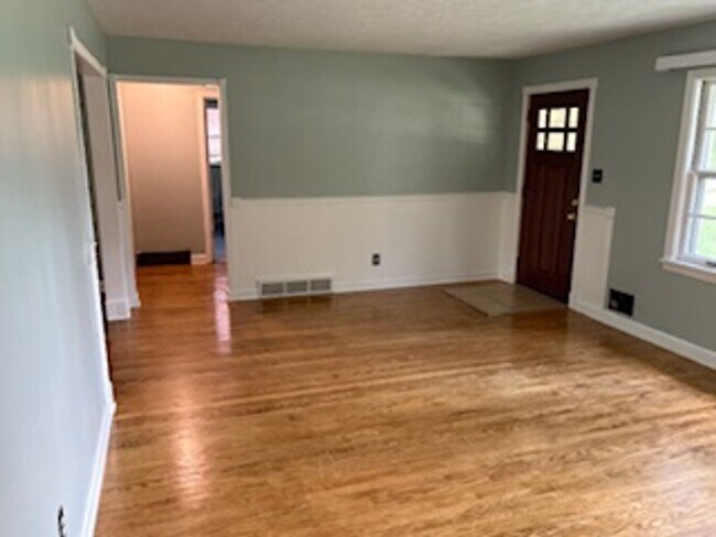 Building Photo - 2 Bedroom 1 Bathroom Home Available Soon