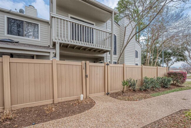 Foto del edificio - 2379 Briarwest Blvd