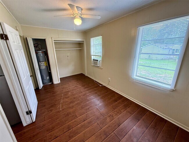 Foto del edificio - 519 McGuire Ln