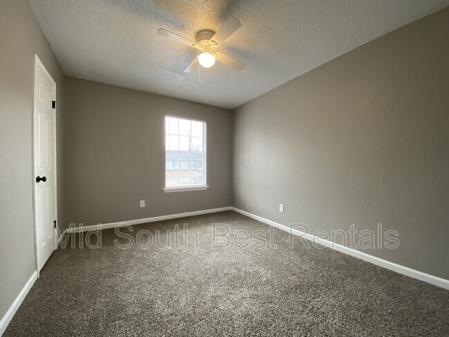 Building Photo - 3871 Black Forest Dr