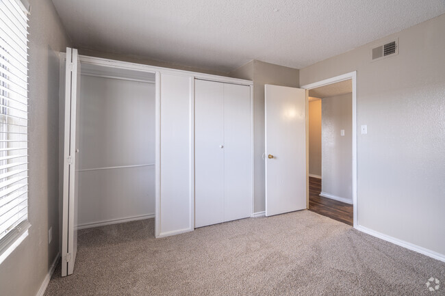 2BR, 1BA -796SF - Albion Apartments