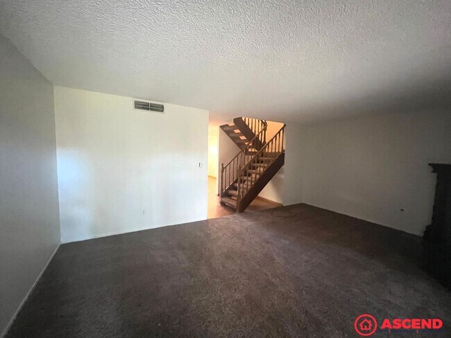 Foto del edificio - Stunning 3BD/2.5BA Condo in Bakersfield's 93309 — HOA Community & Move-In Ready!