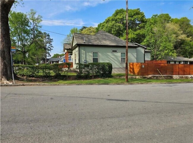 Foto del edificio - 198 Wellington St SW