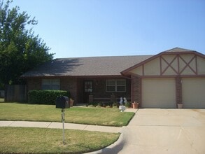 Building Photo - 2441 SW 93rd St