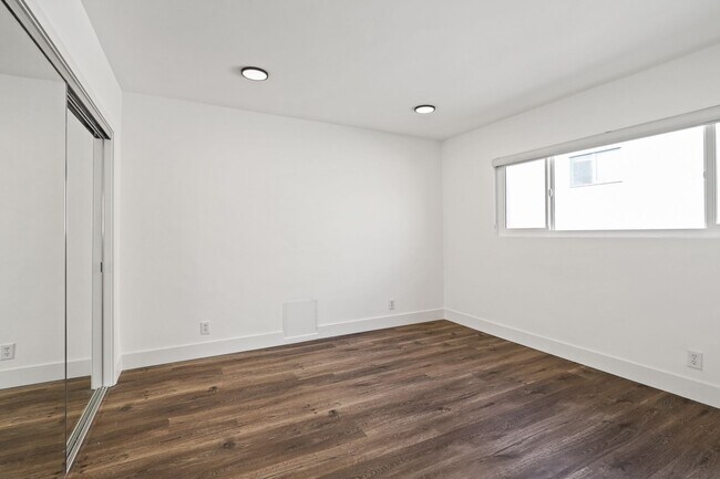 Building Photo - 11927 Kiowa Ave