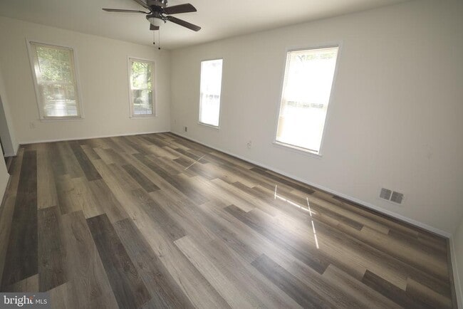 Building Photo - 2400 Ansdel Ct