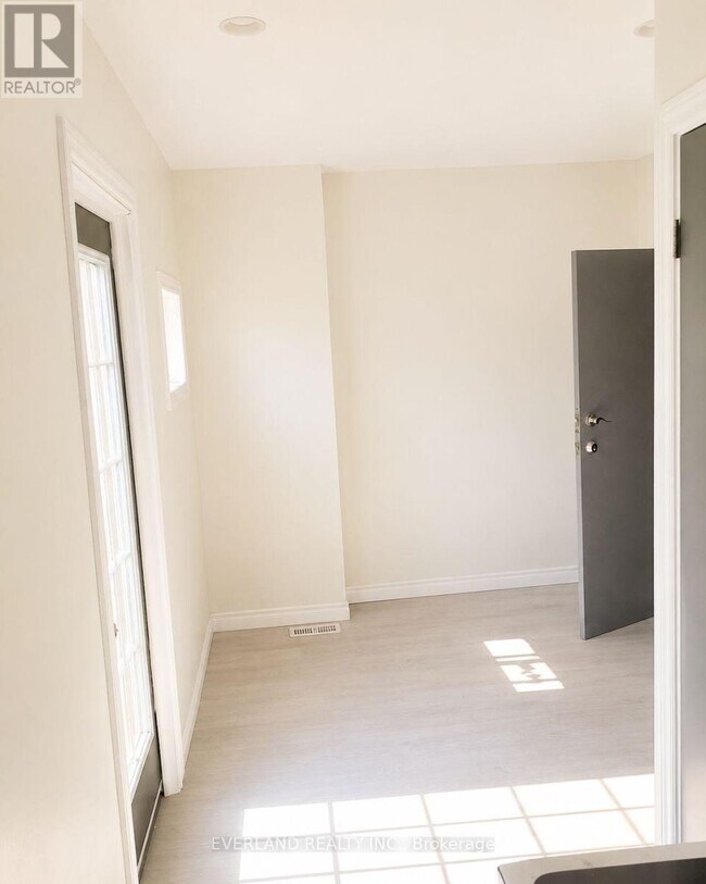 Photo du bâtiment - 850 Bathurst St