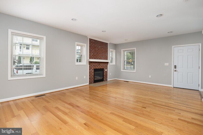 Building Photo - 1600 13th St S