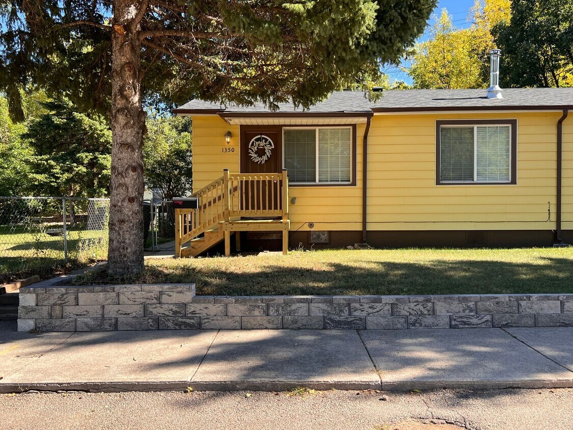 Primary Photo - 1350 Mead Ave A