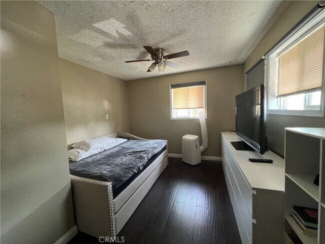 Foto del edificio - 643 E 7th St
