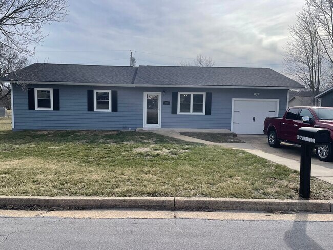 Building Photo - 1812 Briarwood Dr