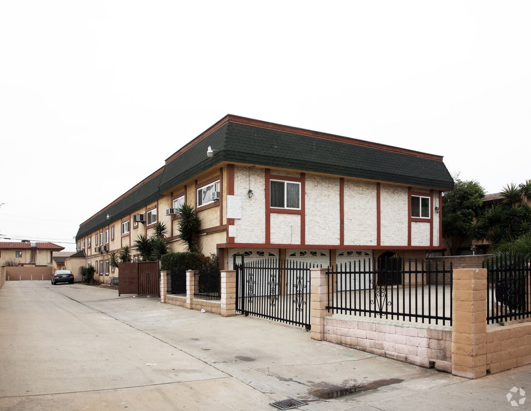 Primary Photo - 1102 Larimore Ave