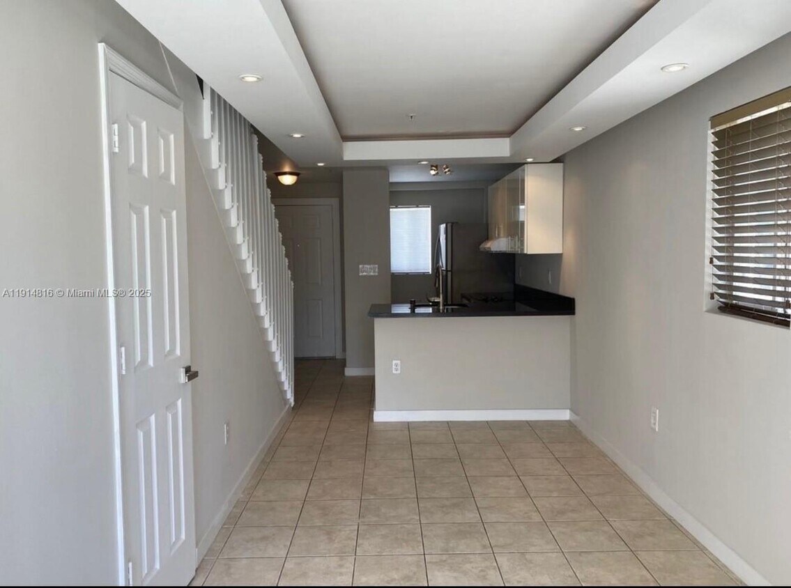 Foto principal - 821 SW 2nd St