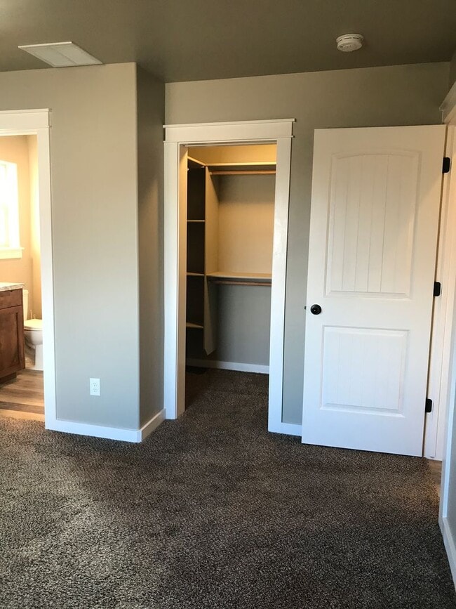 Building Photo - 160 Boulder Dr