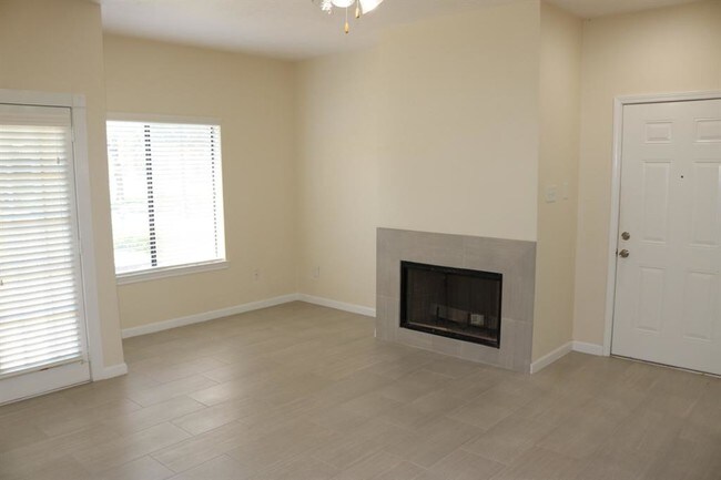 Building Photo - 2023 Gentryside Dr