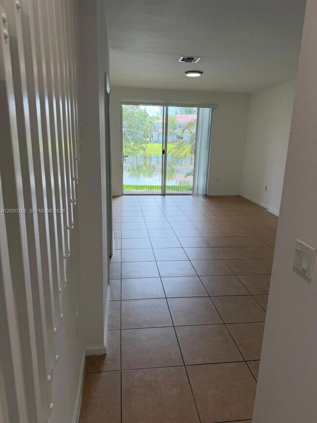 Foto del edificio - 8250 SW 27th St