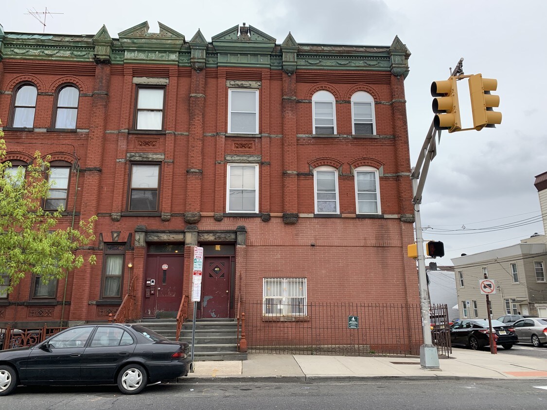 962 Summit Ave, Jersey City, NJ 07307 Apartments 962 Summit Ave